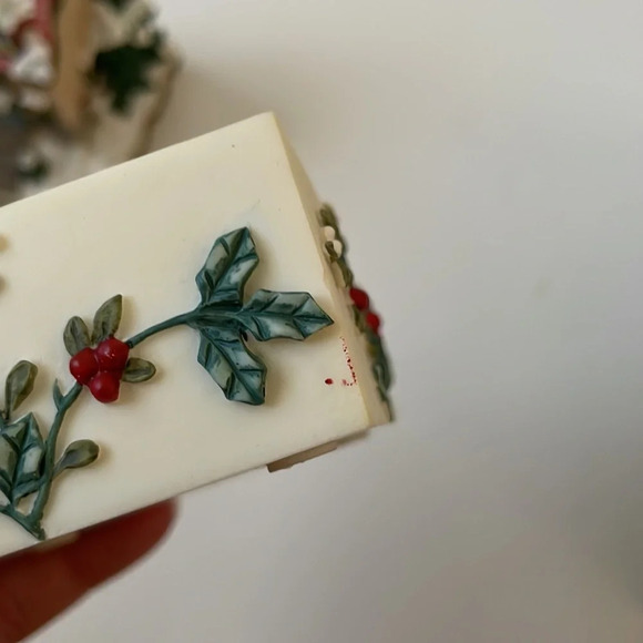 Vintage 2000 Pfaltzgraff Winterberry Trinket Box - Picture 13 of 14